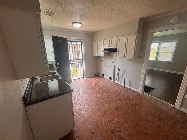 Photo - 2269 Longstreet Dr