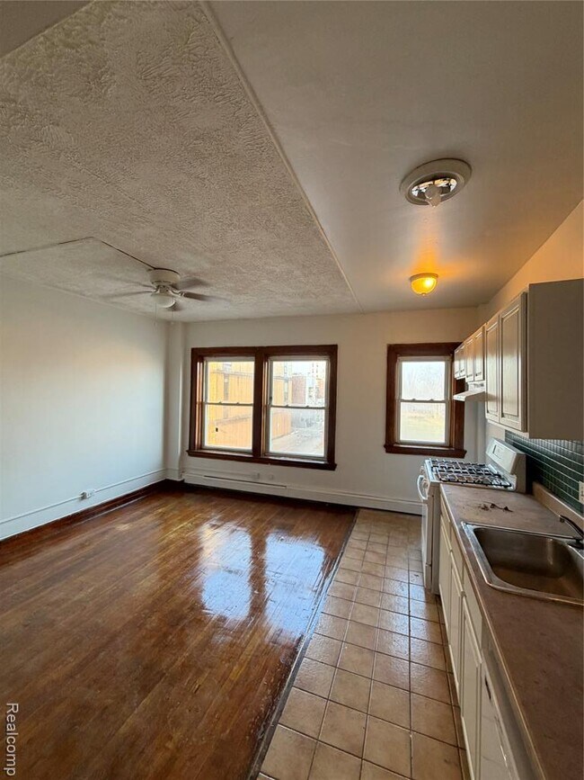 Photo - 2627 John R St Unit 103