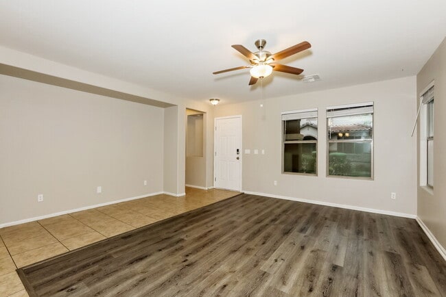 Photo - 992 S Hawk Ln