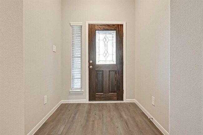 Photo - 983 Golden Willow Ln