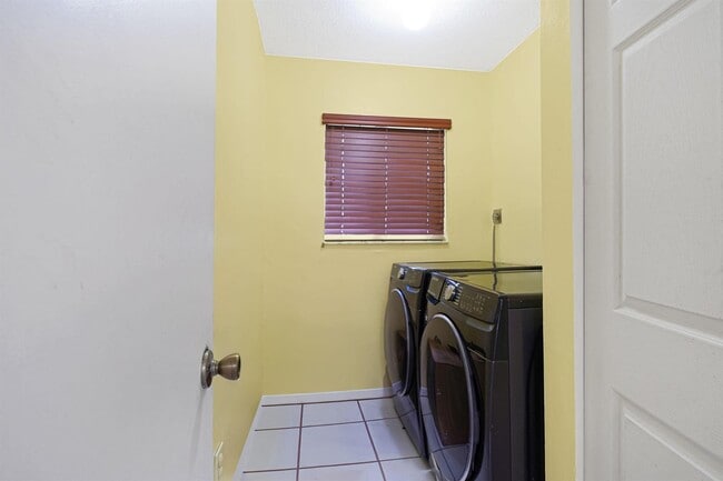 Photo - 911 SW 87th Ave
