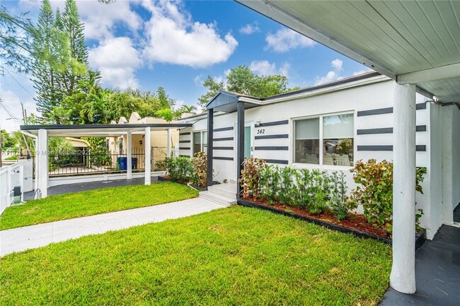 Photo - 342 NW 46th St
