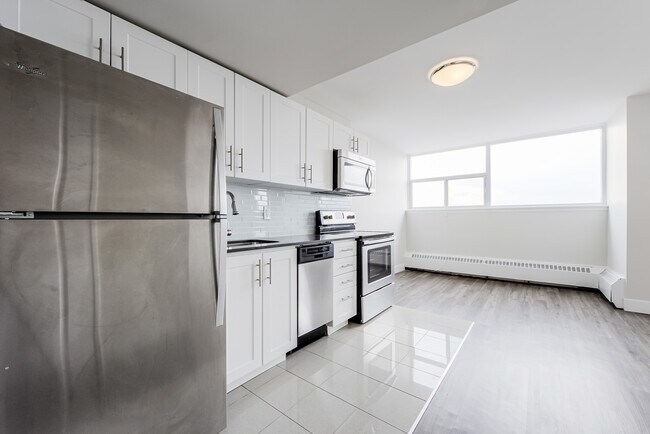 Photo - 555 The West Mall