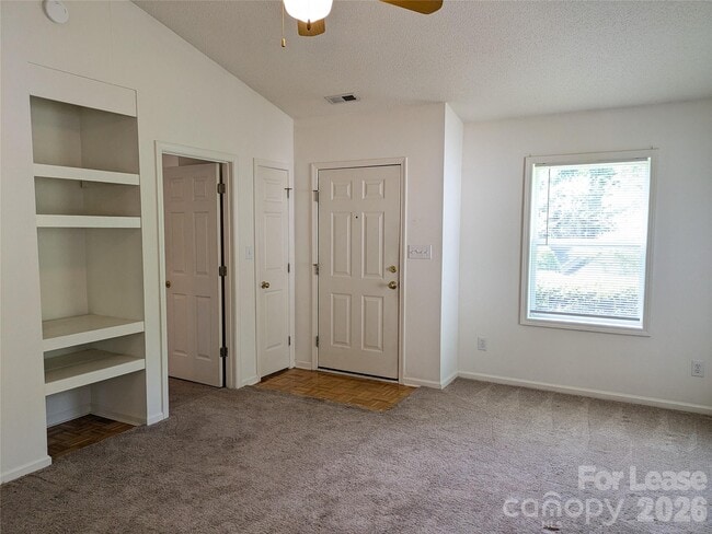 Photo - 108 Bogey Ln