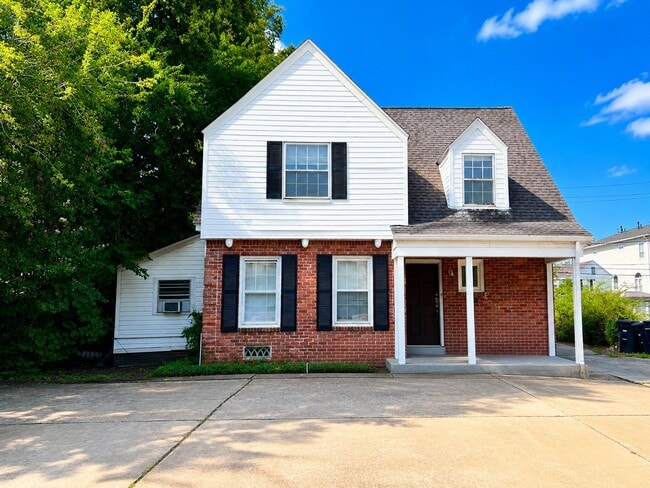 Building Photo - 2211 Dorrington St