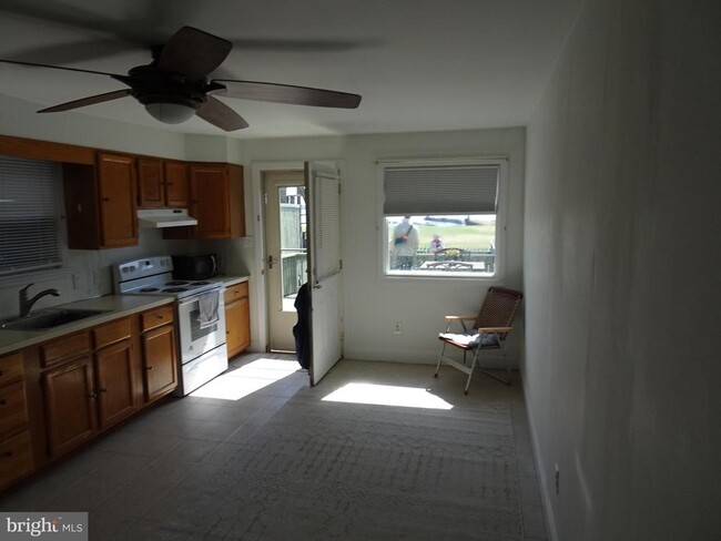 Photo - 213 E 2nd St