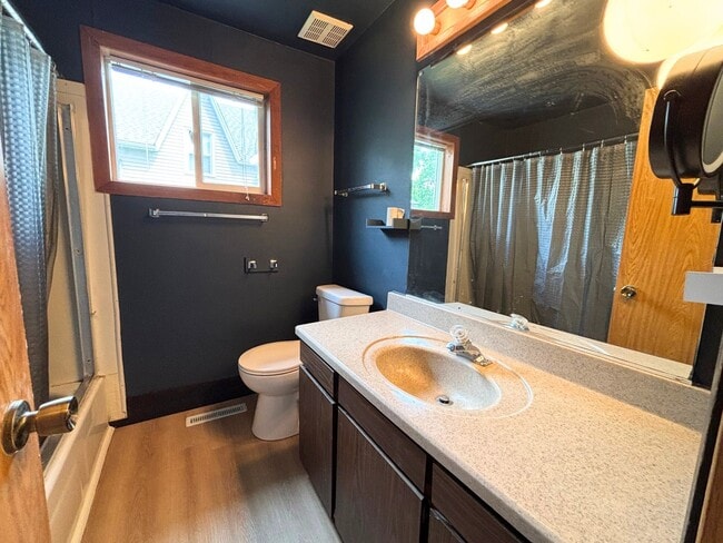 822 Menomonie St Unit 822