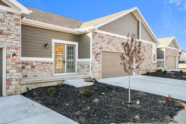 Photo - 16157-16165 Fontana St