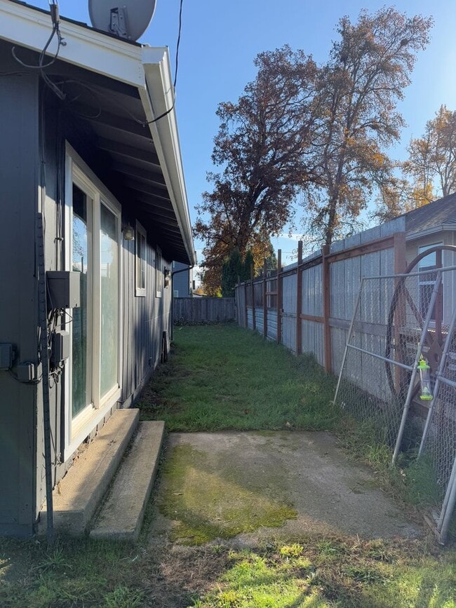 Photo - 1011 SE Locust St