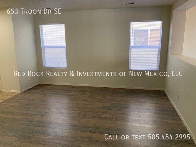 Photo - 653 Troon Dr SE