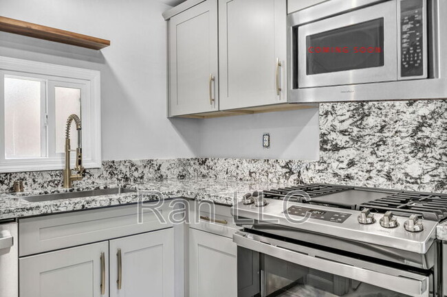 Photo - 952 Haskell St