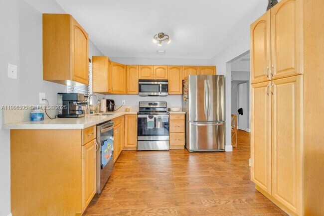 Photo - 1499 Yellowthroat St