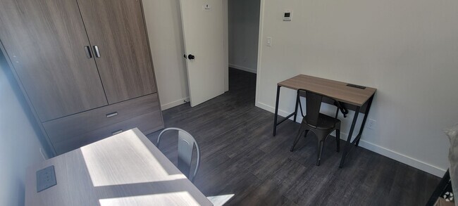 Building Photo - Double Bed Unit C - Room 5 Rental