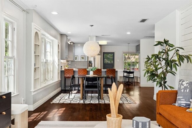 Building Photo - 844 1/2 E 38th St Rental