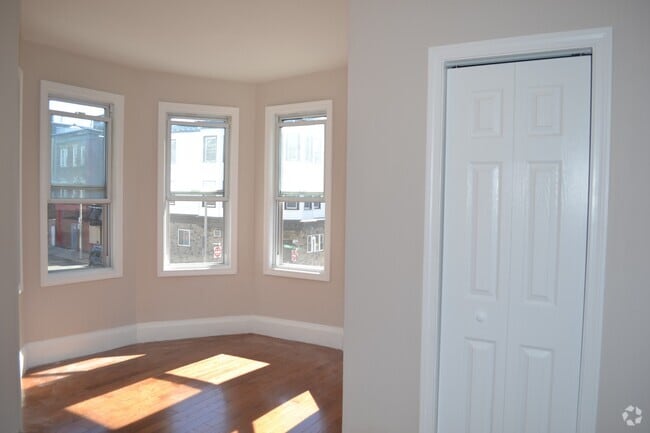 Building Photo - 241 Maverick St Unit 2 Rental