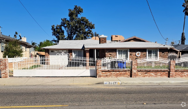 Building Photo - 9257 Palmetto Ave Rental