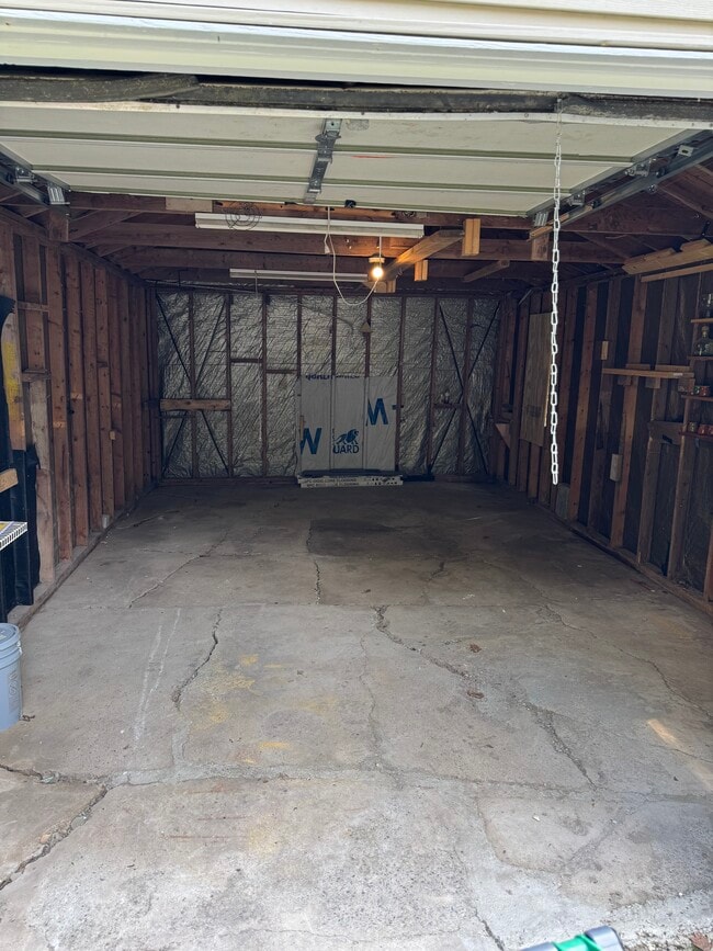 Garage - 1010 Eisenhower Way Unit 1010 Eisenhower Way