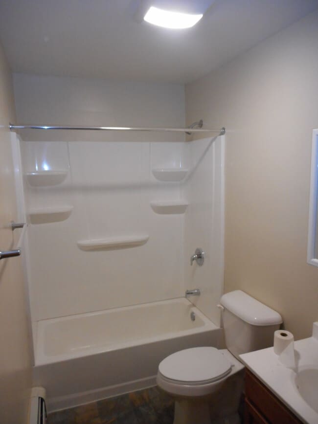 Photo - Lakeside Garden Apartments