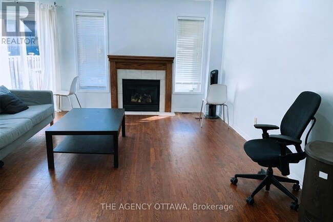 Photo - 222 Freedom Private