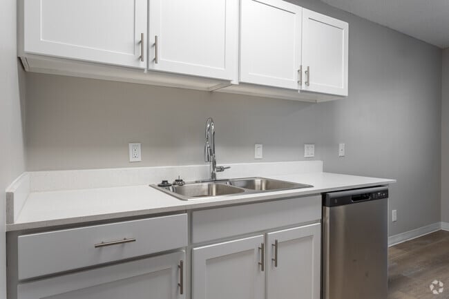 1BR, 1BA - 590 SF