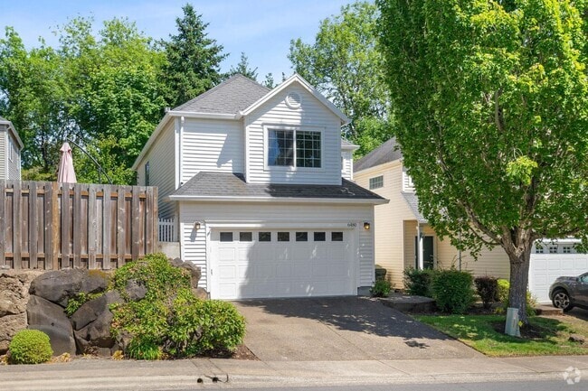 Building Photo - Spacious 3-bdrm/2.5-bath Bethany home w/ a...