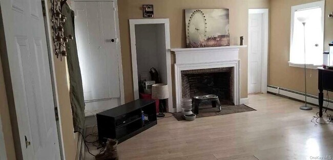 Photo - 17 Quaker Hill Rd