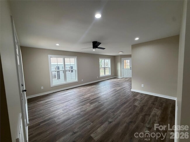 Photo - 620 W Bell St