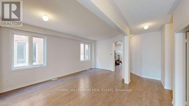 Photo - 335 Leanne Ln