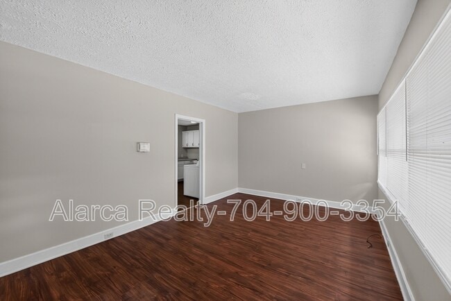Photo - 1007 Green Cir Dr