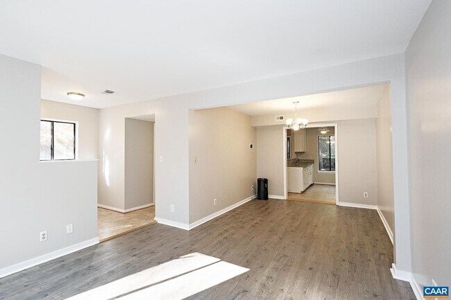 Photo - 964 Sutton Ct