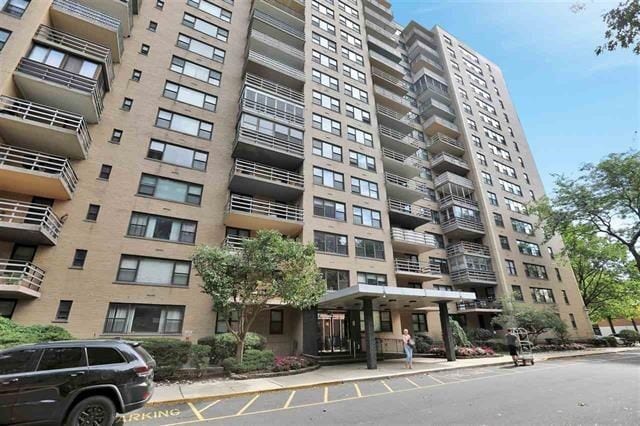 Building Photo - 201 St Pauls Ave Unit 2M