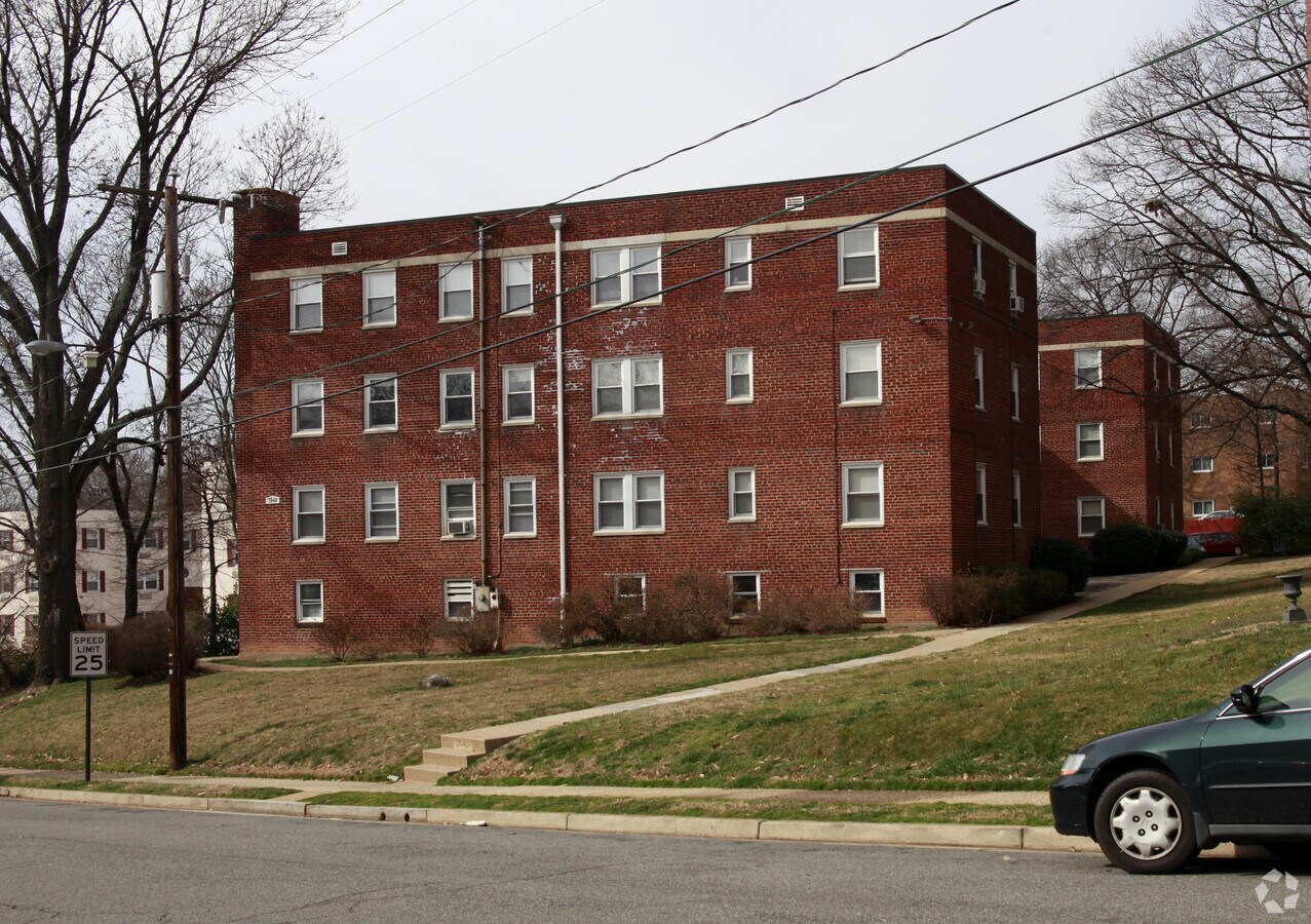 Primary Photo - 2040 N Vermont St