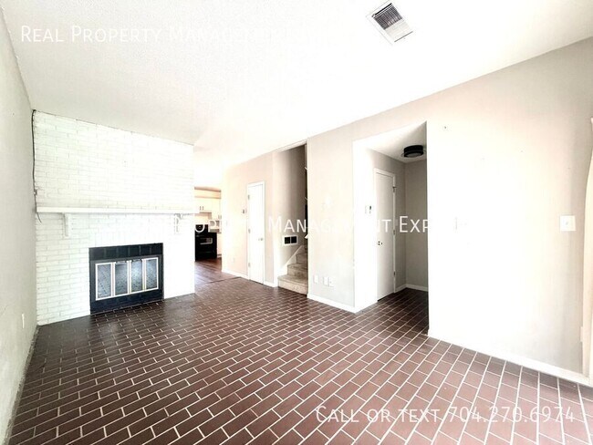 Photo - 414 W 8th St