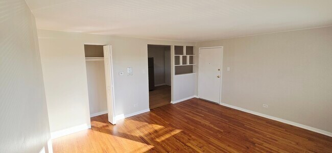 11011-11013 S Lloyd Dr