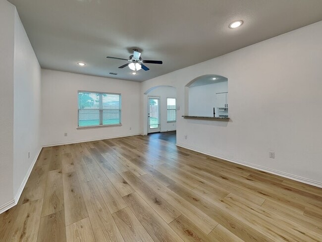 Photo - 1548 Woodlake Dr