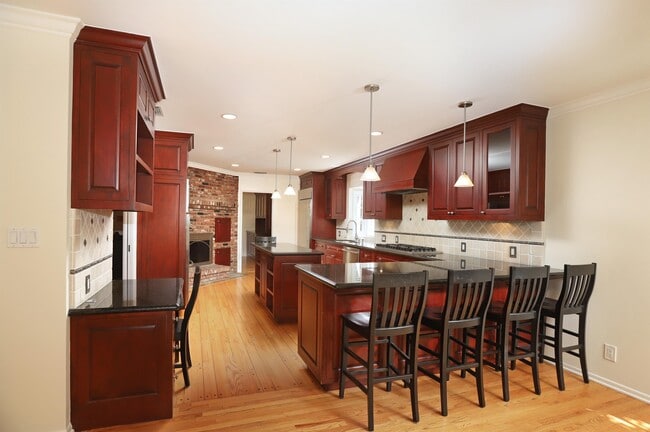 Photo - 605 Brightside Ln