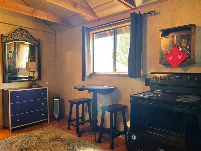 Photo - FURNISHED COUNTRY COTTAGE IN BROWNSVILLE