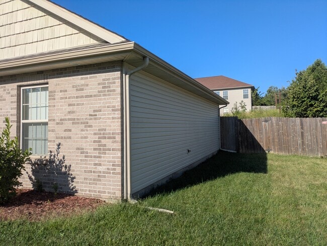 2601 Quartz Ln