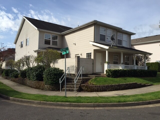 Photo - 8540 NE Knott St