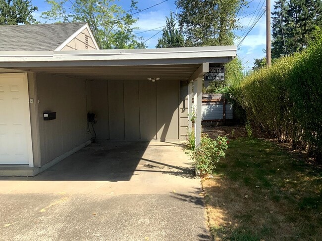 Photo - 2 Bedroom Duplex Near UO Campus and Downtown