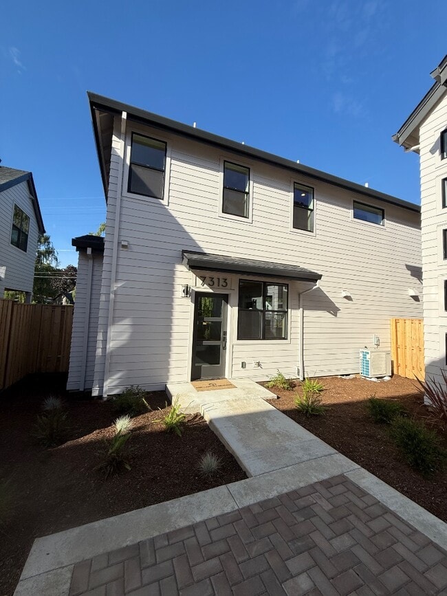 7313 N Willamette Blvd