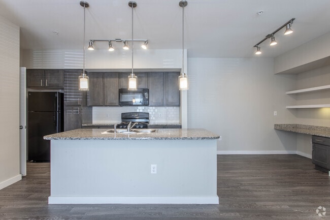 2 BR, 2 BA -984 SF