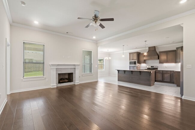 Photo - Like new 4BR Farmington home! LOADED with ...