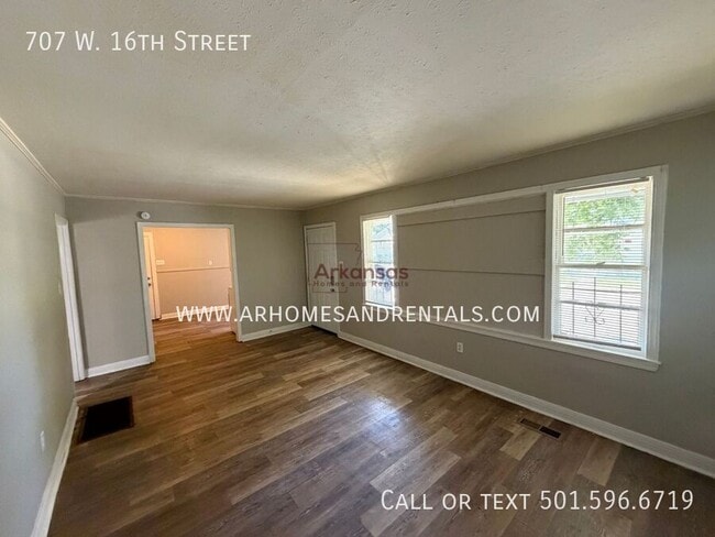 Photo - 707 W 16th St
