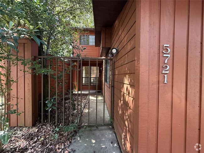 Building Photo - 5721 SW 10th Pl Rental