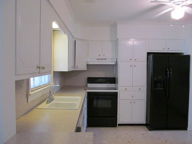 Photo - Great Waterfront Retreat