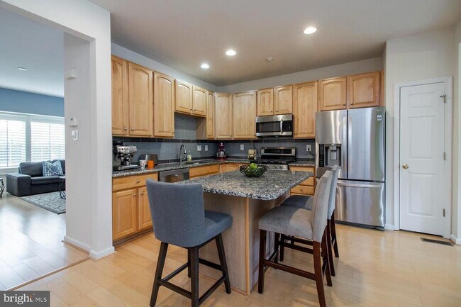 Photo - 205 Devon Ct
