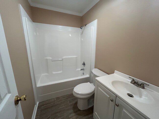 Photo - Washington Square Apartments #18 Unit 018