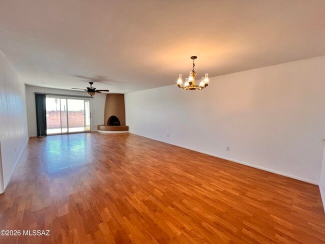 5526 N Arroyo Grande Dr