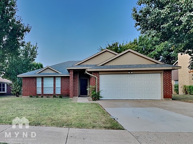 Building Photo - 4961 Briar Oaks Ln Rental